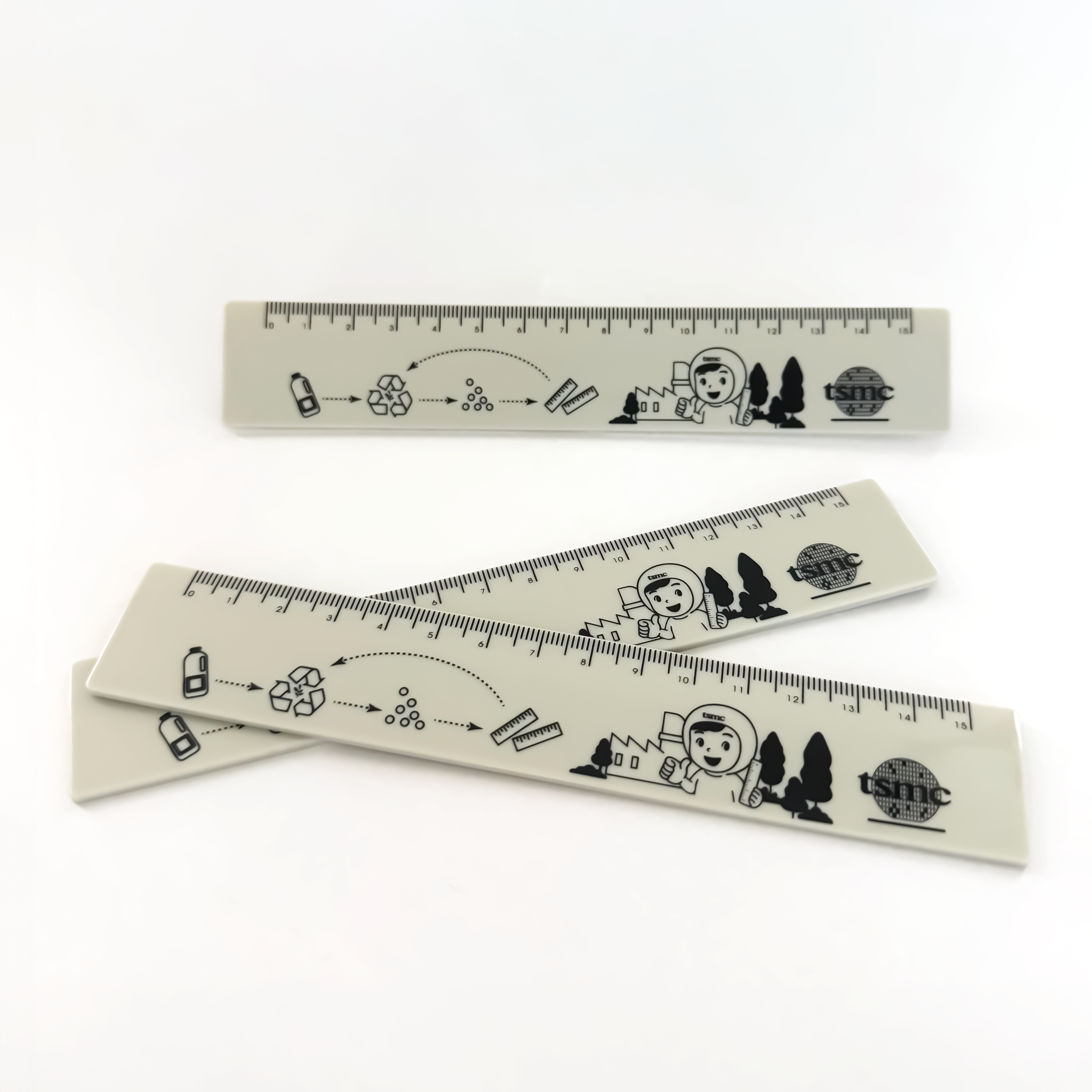 台積電與大豐環保合作，將廢棄食品容器再製為環保尺具ESG永續贈禮，展現企業循環經濟創新精神｜TSMC collaborates with Da Fon to upcycle discarded food containers into eco-friendly rulers as ESG sustainable gifts.